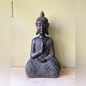 Buddha sculpture